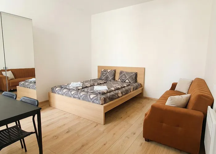 Close To Center - Affordable Private With Tv Apartment *