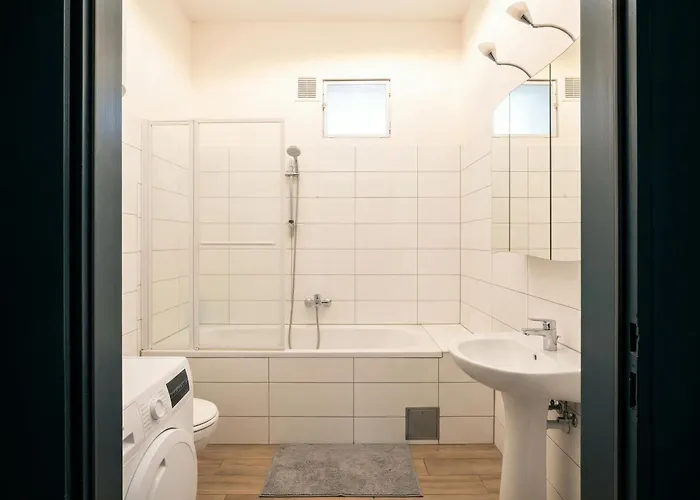 Close To Center - Affordable Private With Tv Apartment