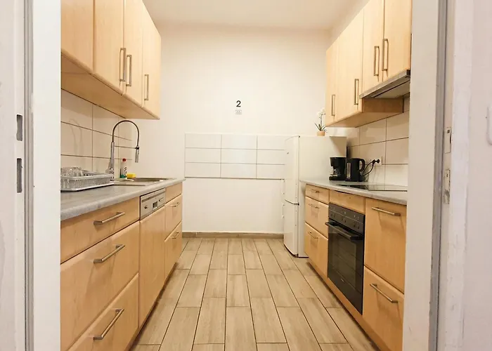 Close To Center - Affordable Private With Tv