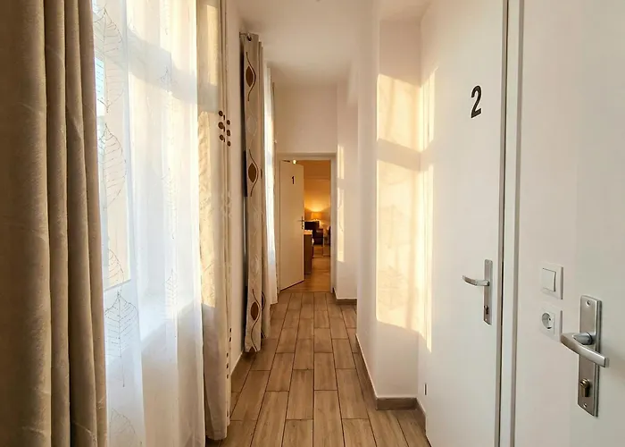 Close To Center - Affordable Private With Tv